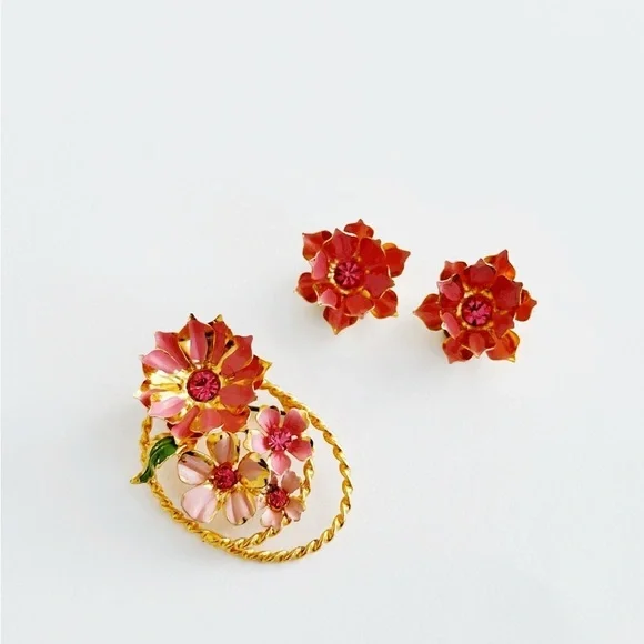 Vintage Brooch & Earring Set Pink Flowers, Rhinestones Gold Tone. - Picture 2 of 12